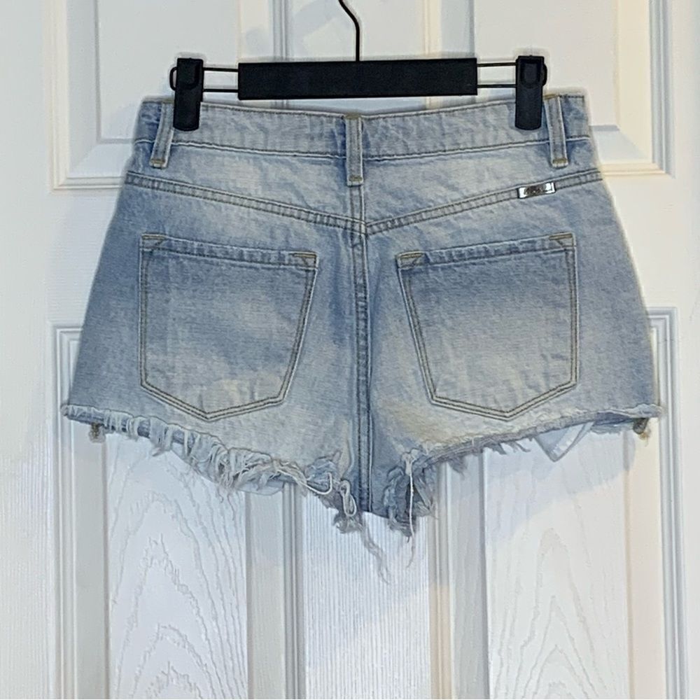 KanCan Multi-Color Thread Distressed Shorts Size Small - Picture 4 of 10